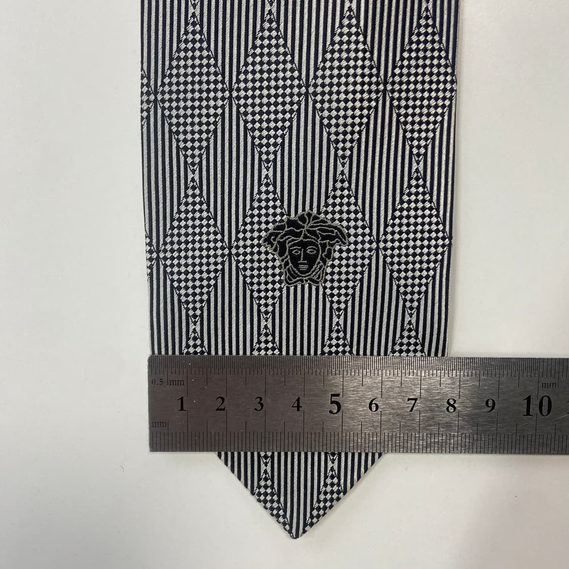 Versace 베르사체 정품 명품 심플로고 넥타이 7.6cm 상품이미지8