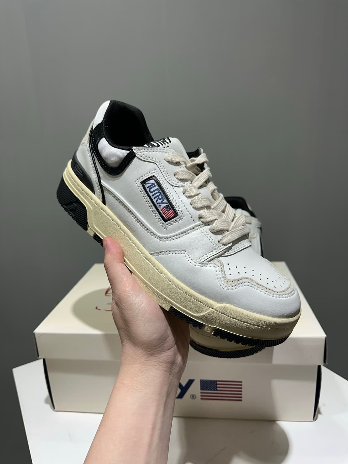 (정품/새상품) 오트리 남성 블랙 CLC 레더 스니커즈 상품이미지2