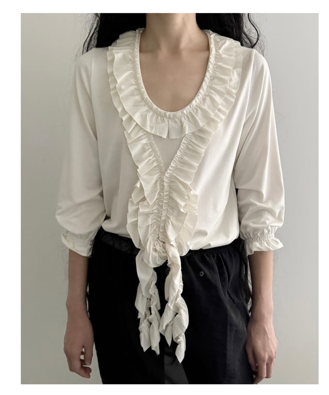 노이어덜트 스쿱 넥 프릴 티셔츠 상품이미지1