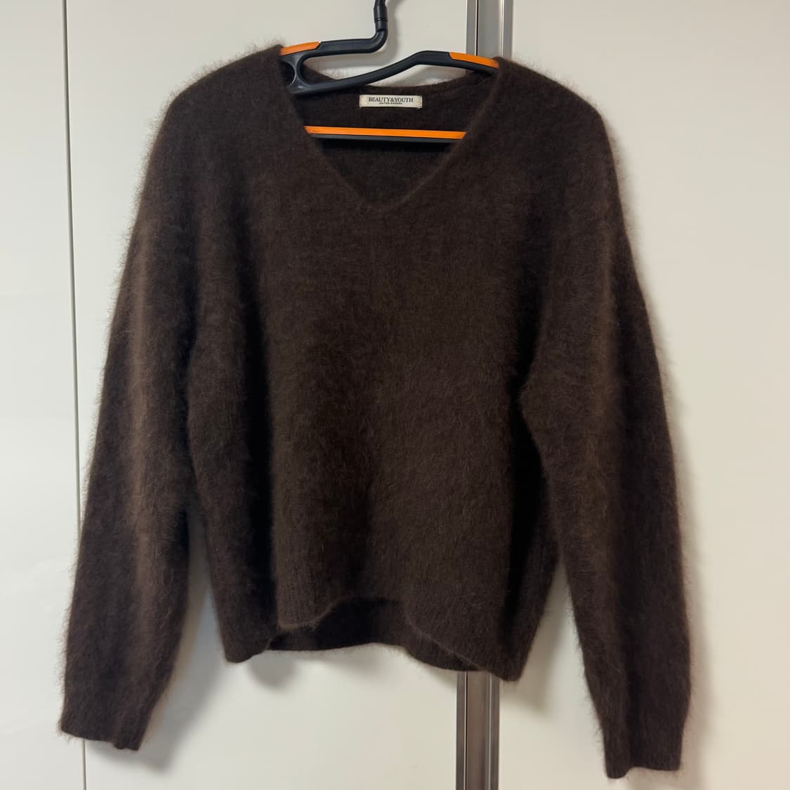 BEAUTY&YOUTH 브이넥 브라운니트 상품이미지1