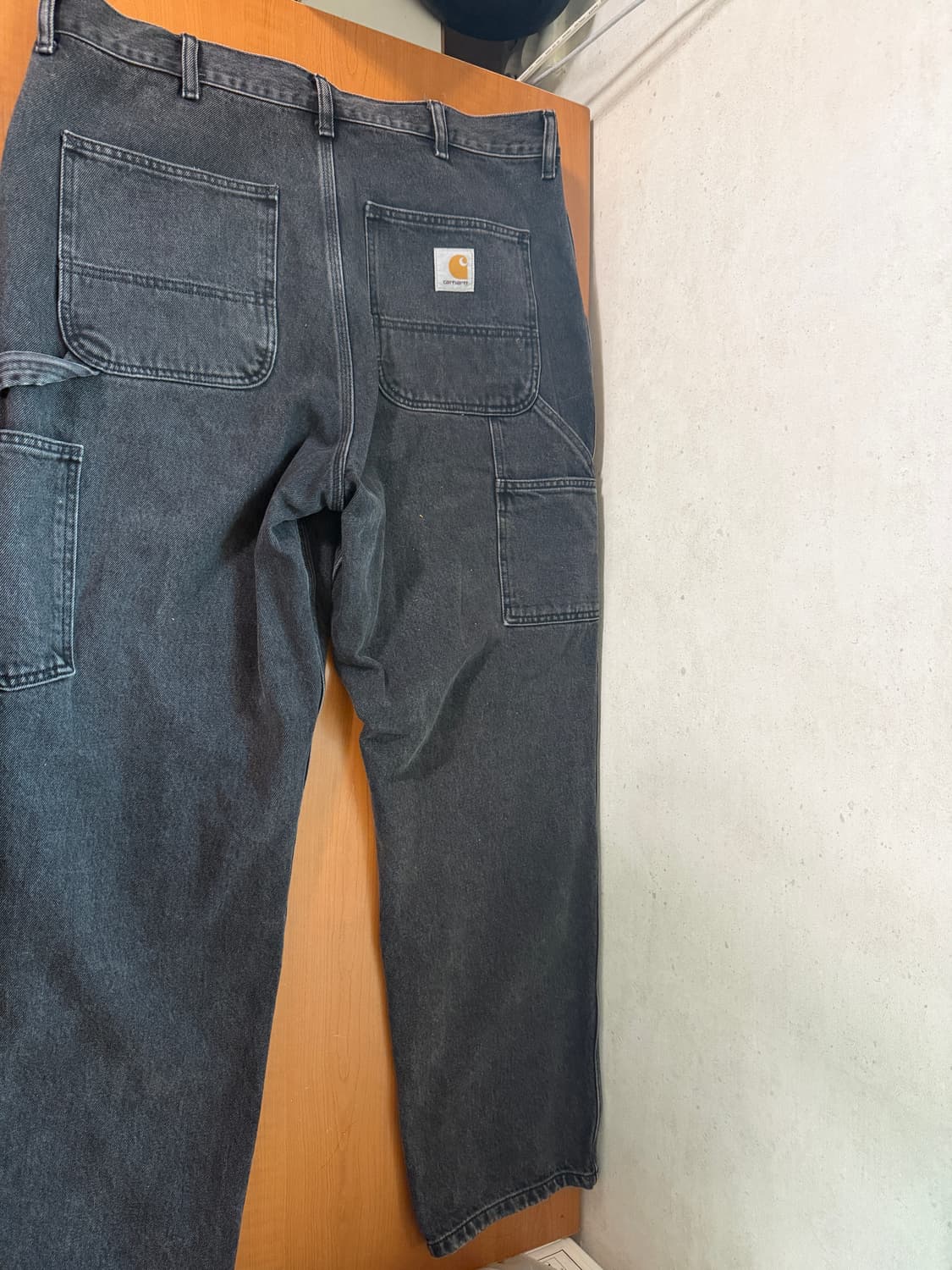 칼하트 WIP 싱글 니 팬츠 스미스 블랙 스톤 워시드 상품이미지2