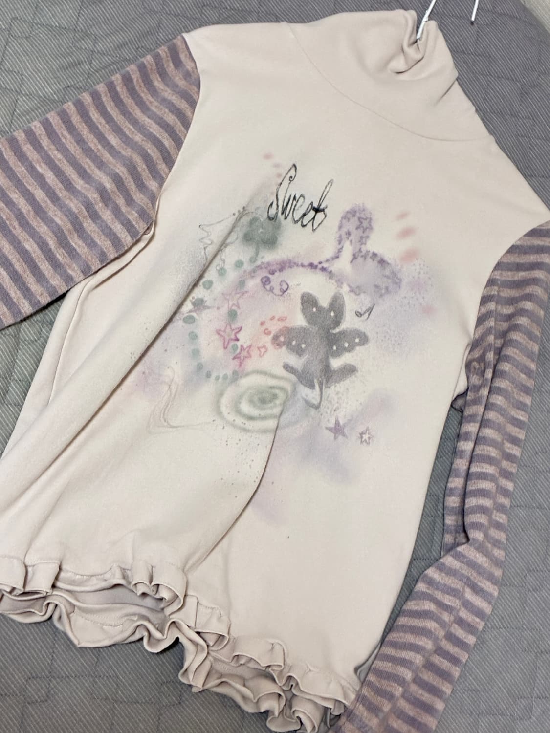 허그유어스킨 드로잉 프릴 폴라티 베이지 핑크 상품이미지1