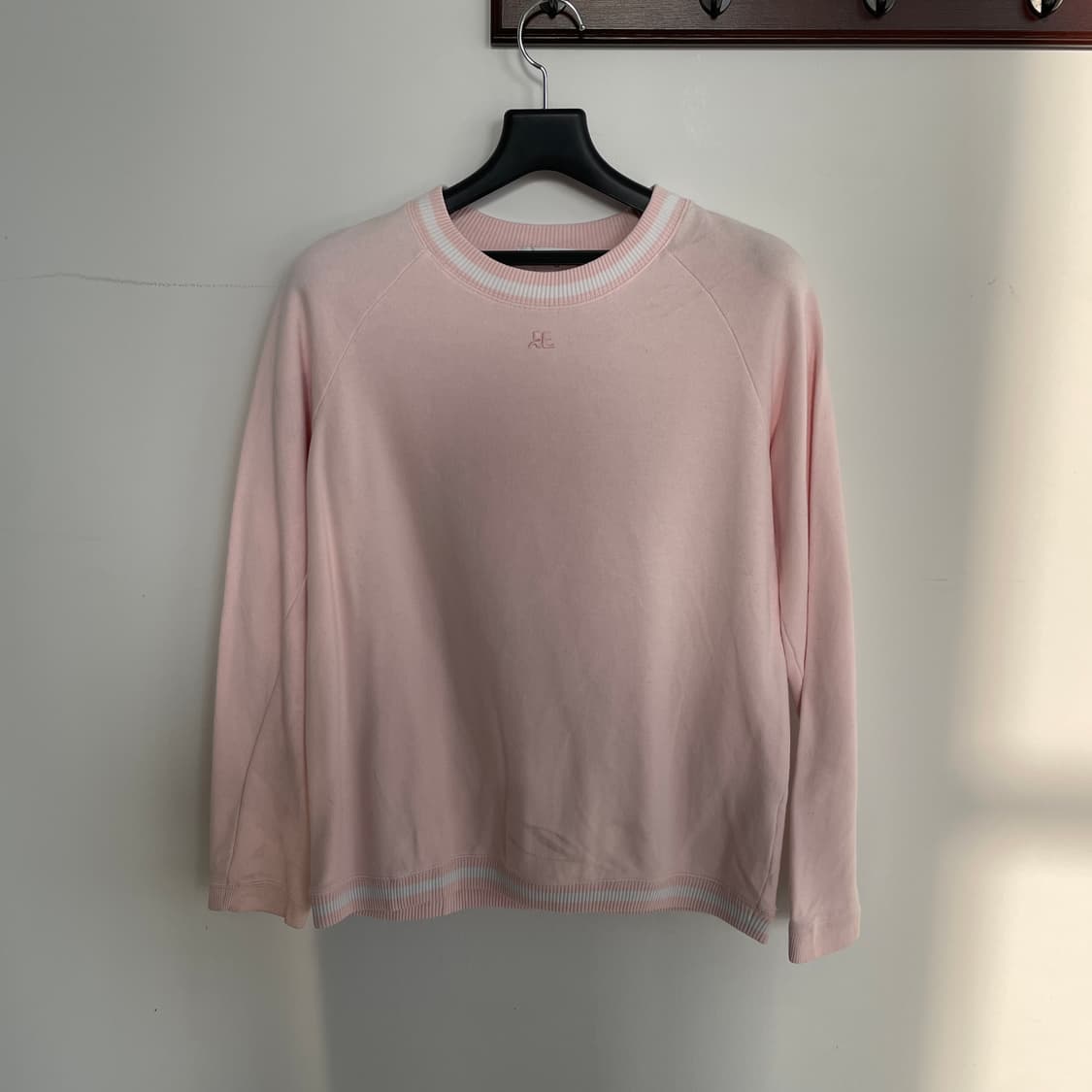 꾸레쥬 핑크 로고 맨투맨 상품이미지2