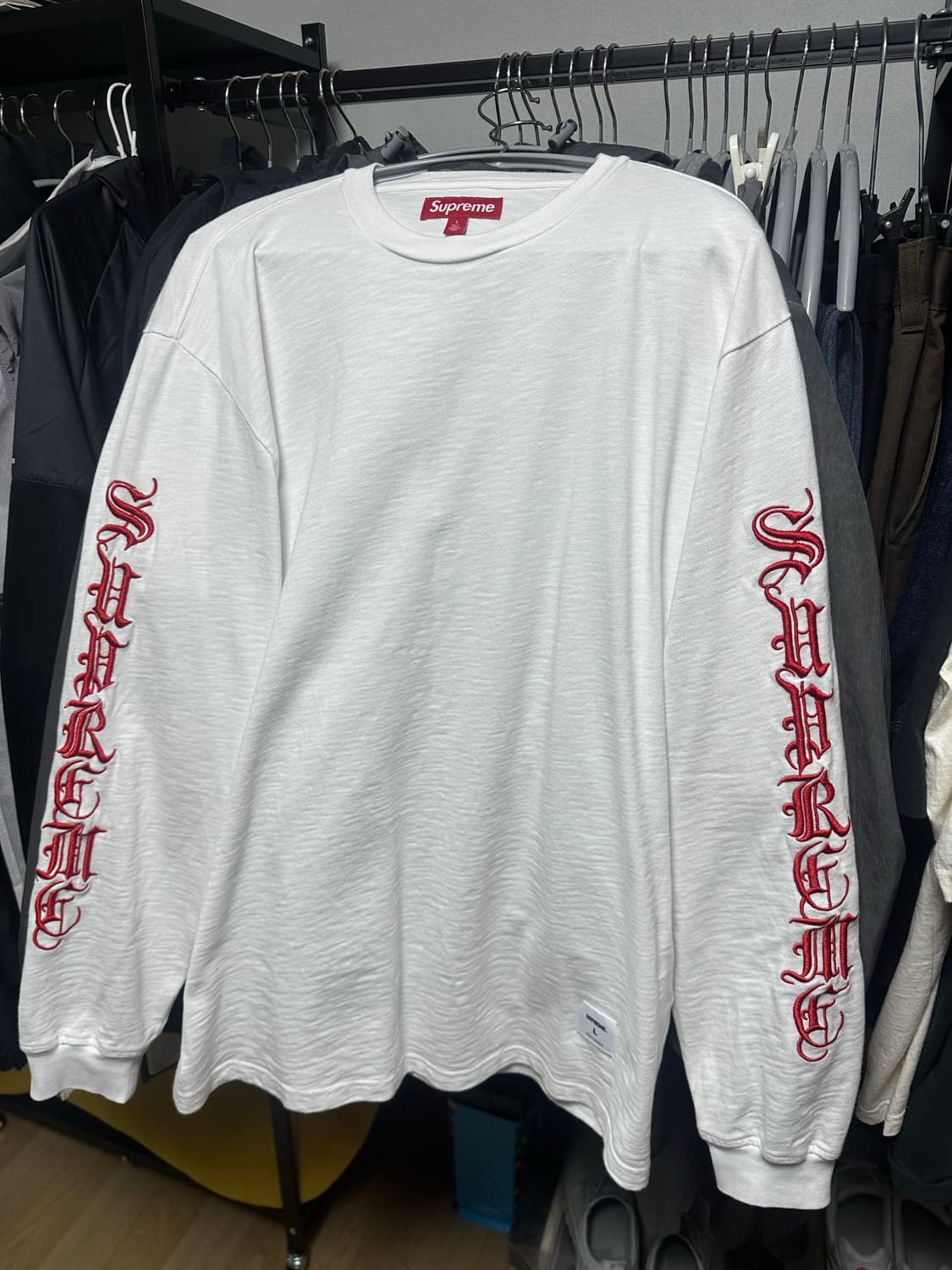 슈프림 올드잉글리시 롱슬리브 화이트 상품이미지2