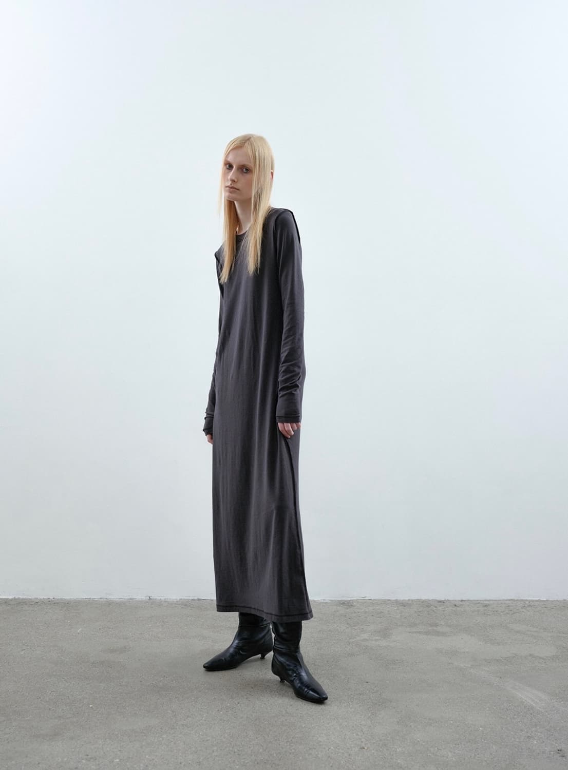 JERSEY MAXI DRESS IN CHARCOAL 상품이미지3