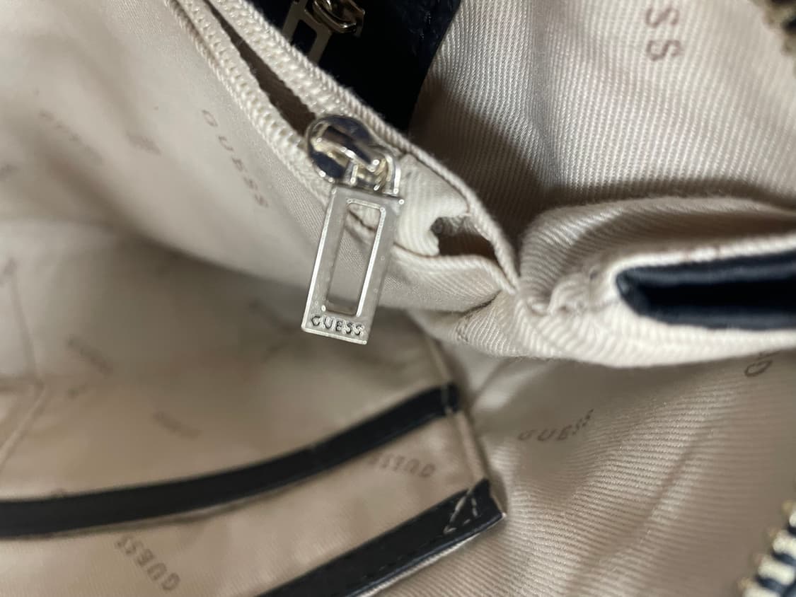 GUESS  상품이미지4