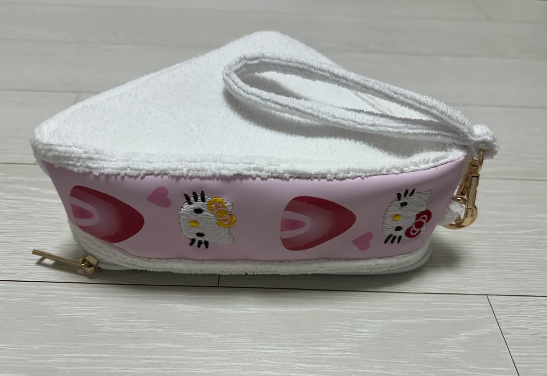 헬로키티 딸기 산도 파우치 상품이미지1