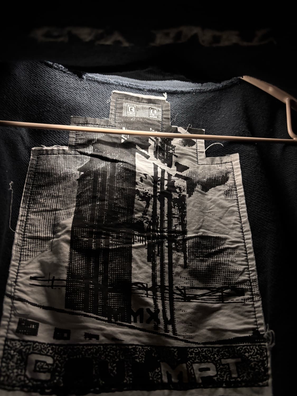 카브엠트 CAV EMPT 크루넥 맨투맨 블랙 상품이미지5