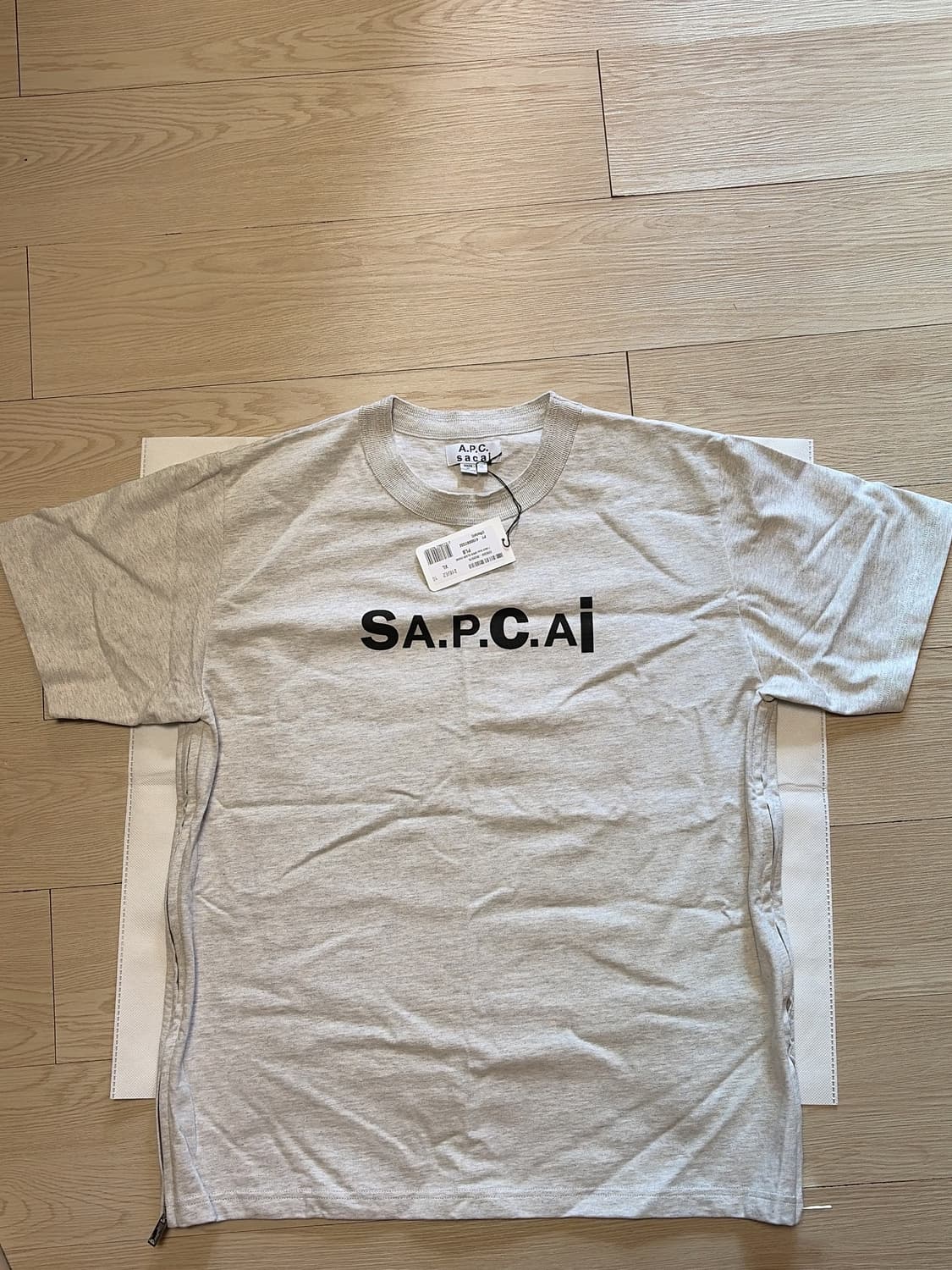 APC X Sacai 아페쎄 X 사카이 티셔츠 판매합니다 ! 상품이미지5