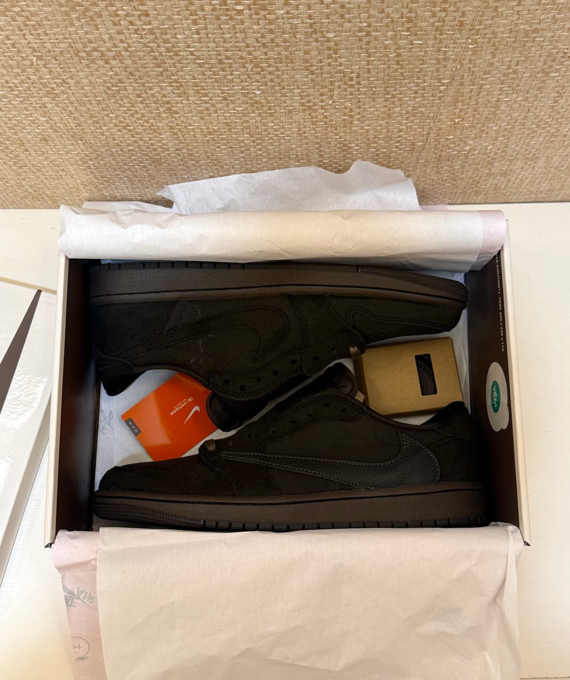 나이키 조던1 X 트래비스 스캇 레트로 로우 다크모카 상품이미지1