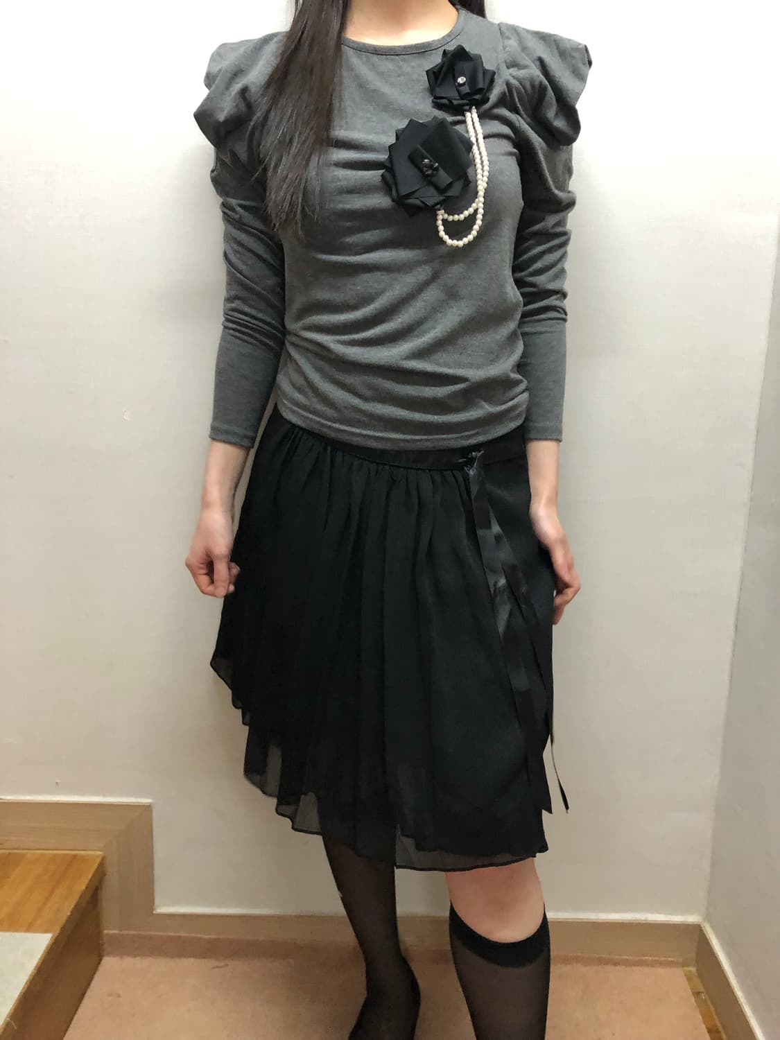 빈티지 그레이 플라워 셔링 탑 상품이미지3