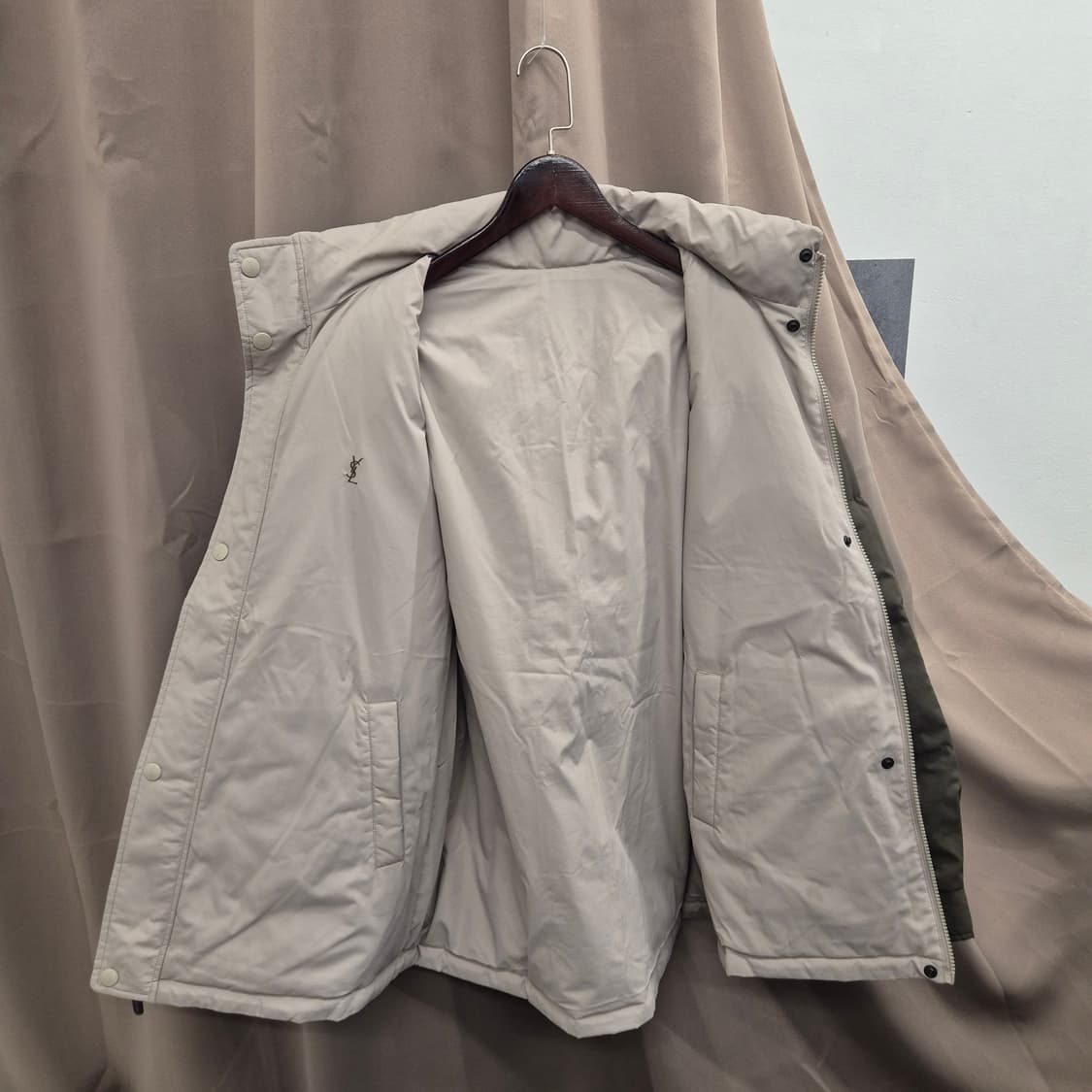 입생로랑 리버시블 다운 패딩 상품이미지5