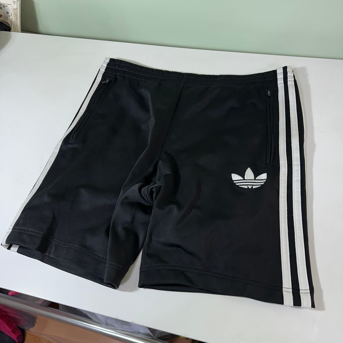 L 아디다스 오리지날 파이어로고 검흰 3스트라이프 파이어버드 반바지 상품이미지4