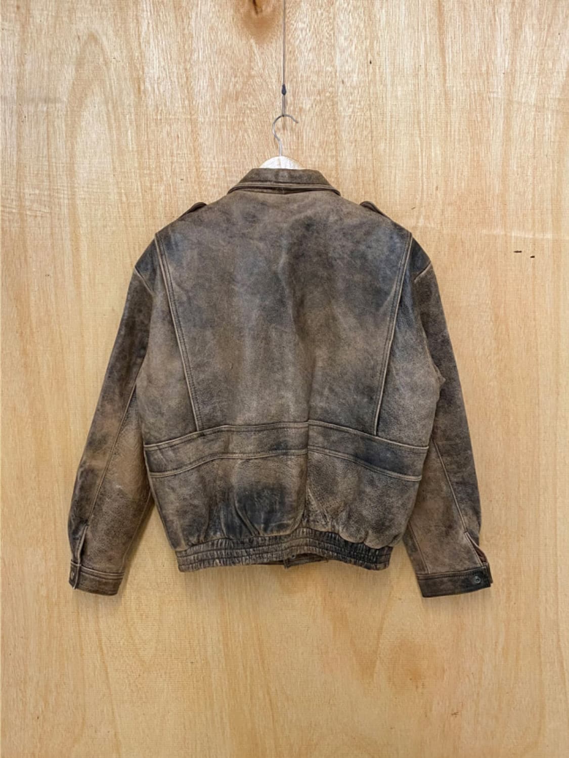 VTG hard faded leather flight jacket 상품이미지5
