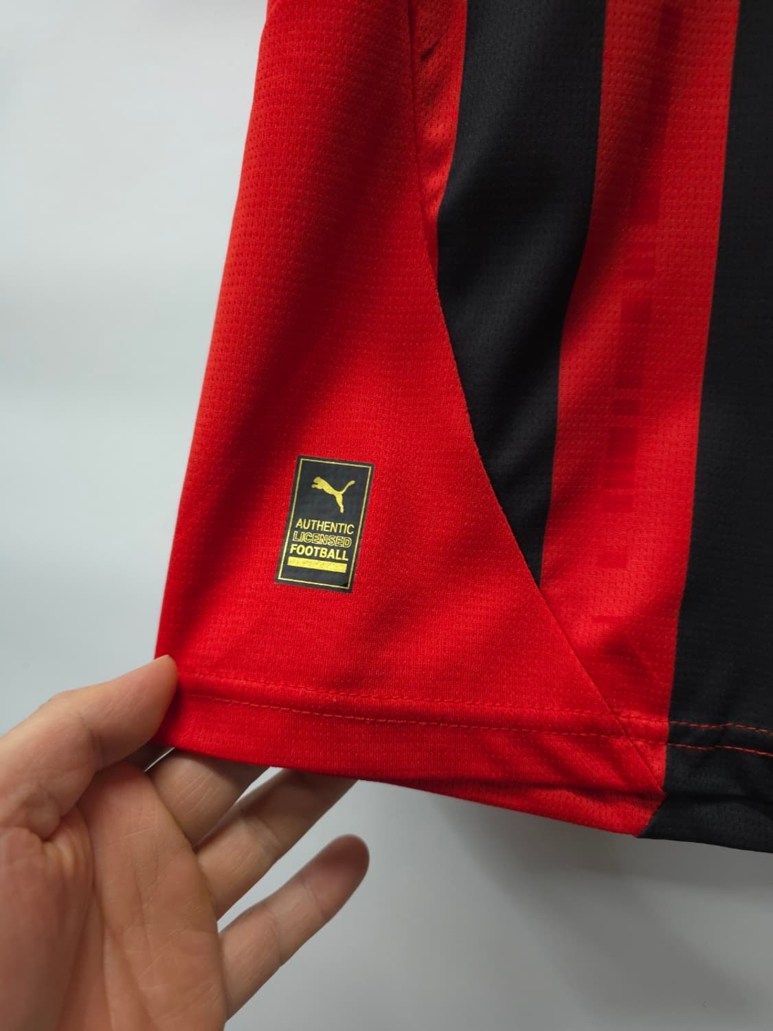 AC밀란 24-25 시즌 홈 유니폼 125주년 기념 저지 (45번 마킹) 상품이미지4