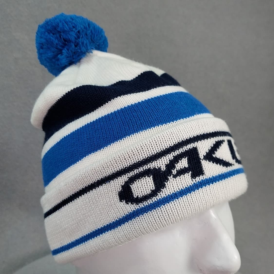 오클리 로고 방울 비니 블루 화이트 상품이미지2