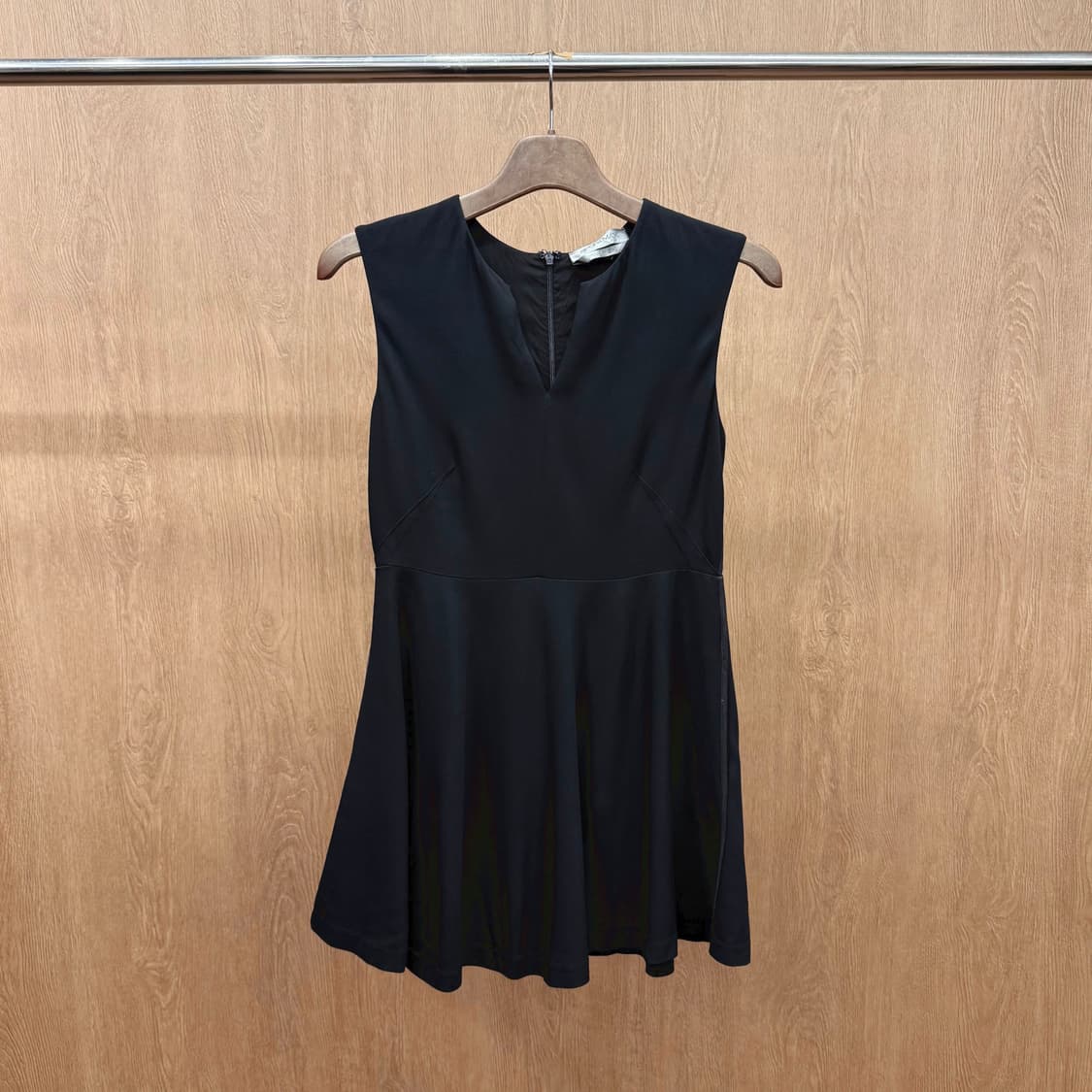 막스마라 스포트막스 브이넥 슬리브리스 플레어 미니 원피스 블랙 상품이미지2