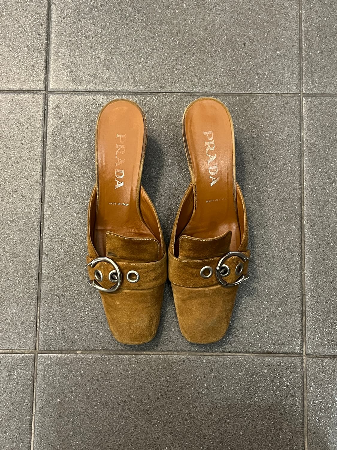 프라다 버클 뮬 상품이미지1