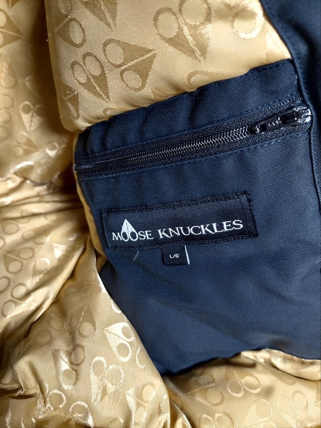 무스너클 스틸링 블랙 패딩 금장 한정판 백화점판 L 상품이미지3