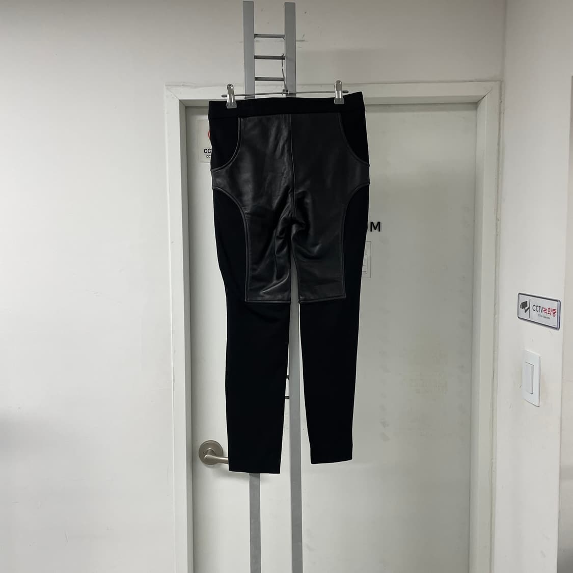 알렉산더왕 레더 디테일 팬츠 XS(W) 상품이미지4