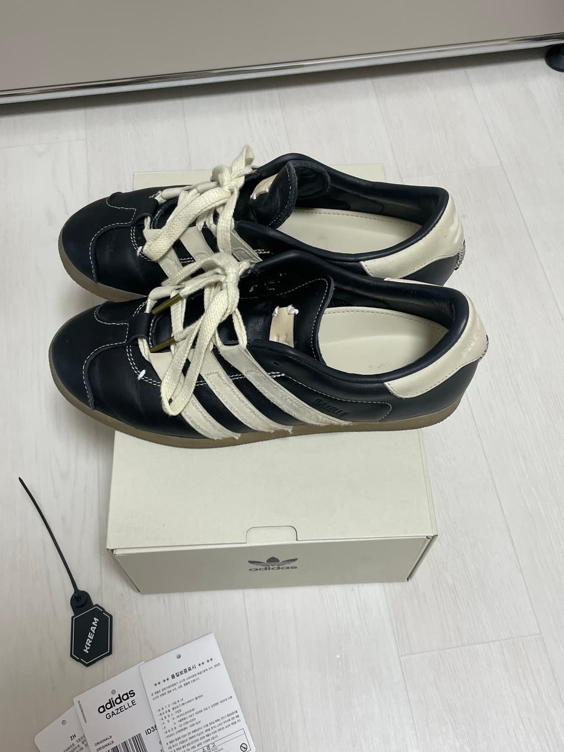 아디다스 x 풋 인더스트리 가젤 코어 블랙 크림 화이트 상품이미지2
