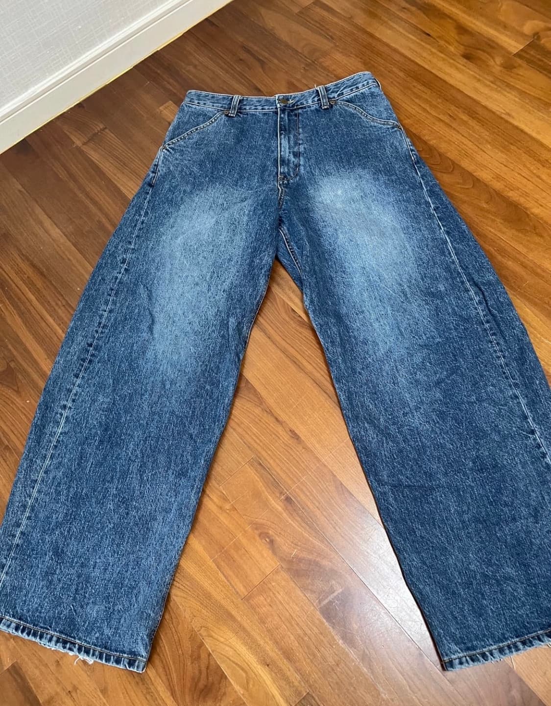 해칭룸 커브드 와이드 팬츠 판매합니다! 상품이미지2