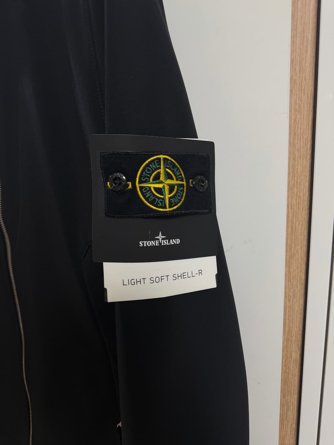 [급처/새상품급] 스톤아일랜드 소프트쉘 블랙 M 상품이미지2