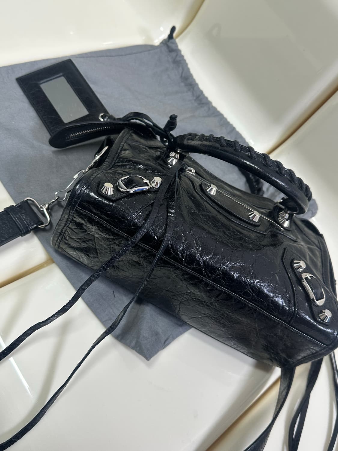 [새상품급 정품] 발렌시아가 시티 모터백 미니 블랙-2 상품이미지5