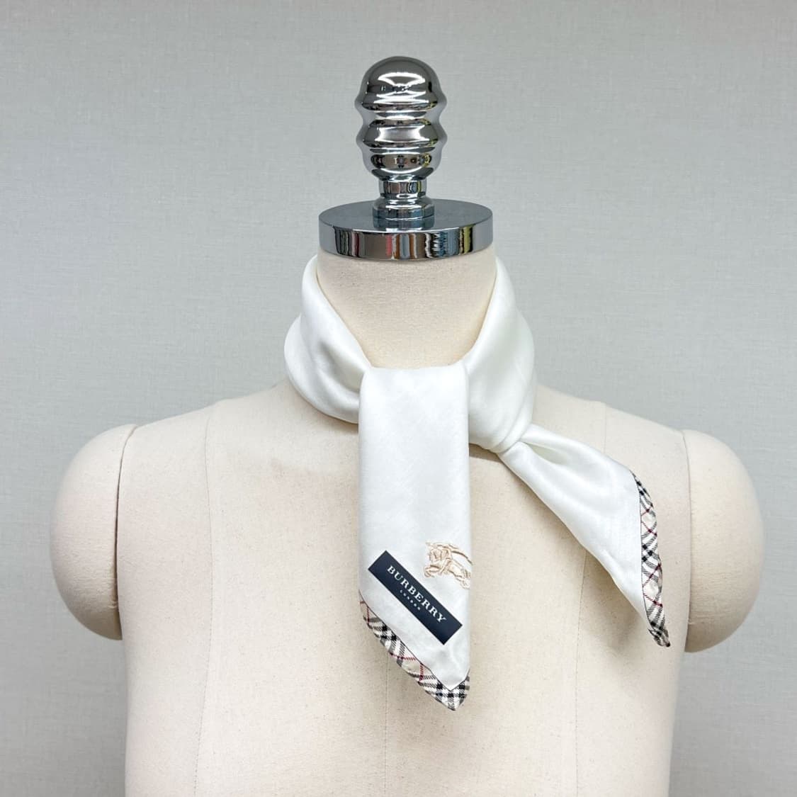 (새상품) burberry /버버리 쁘띠스카프 손수건 상품이미지6
