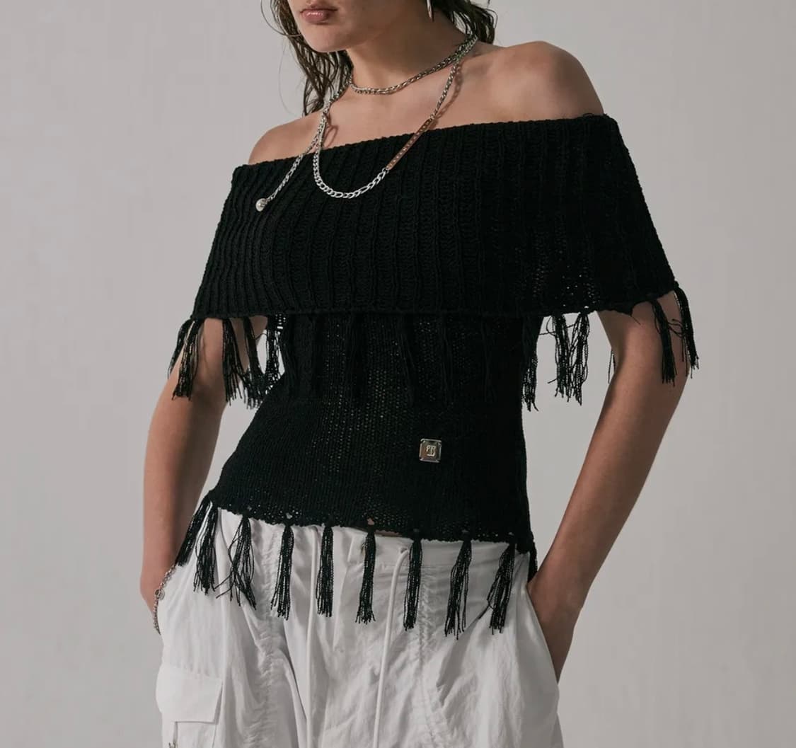 Tassel Open Shoulder Knit [ Black ] 상품이미지1