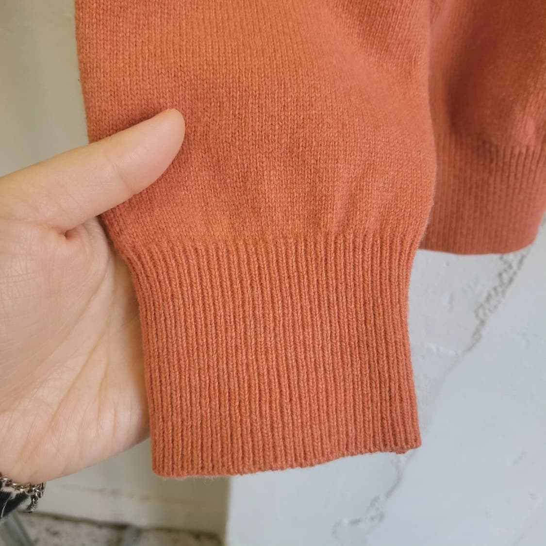 Black&white 테리어자수 울100 니트 상품이미지4