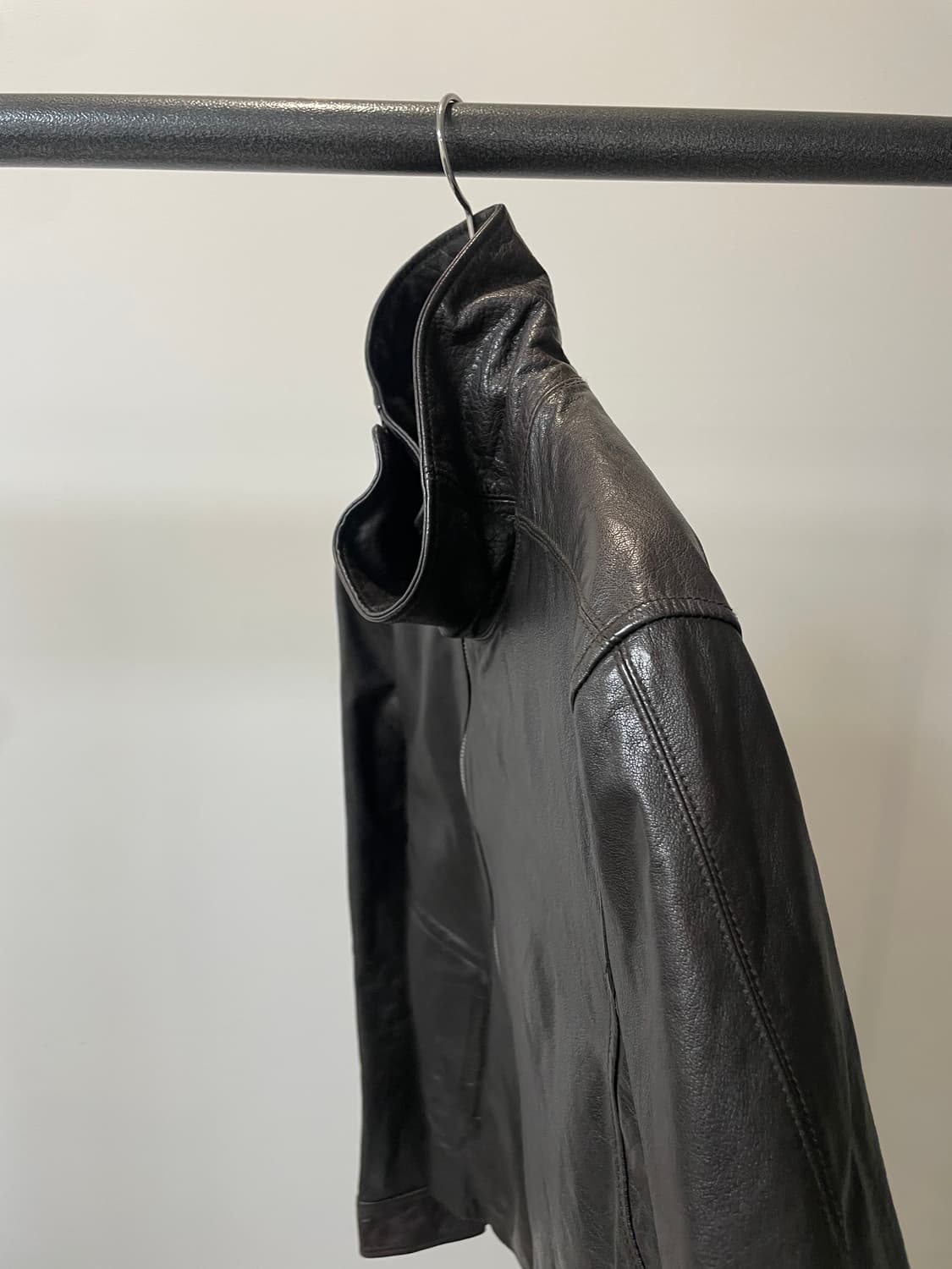 (100) 코데즈컴바인 딥브라운 하이넥 사선 지퍼 소가죽 자켓 상품이미지2