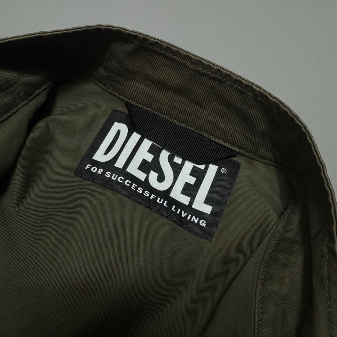 디젤(DIESEL) 올리브컬러 프론트 와펜 코튼 집업 라이더스 자켓 상품이미지3