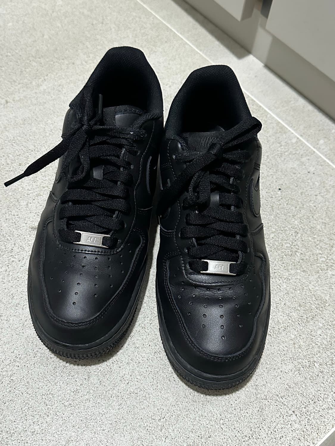 나이키 에어포스 올블랙 상품이미지1