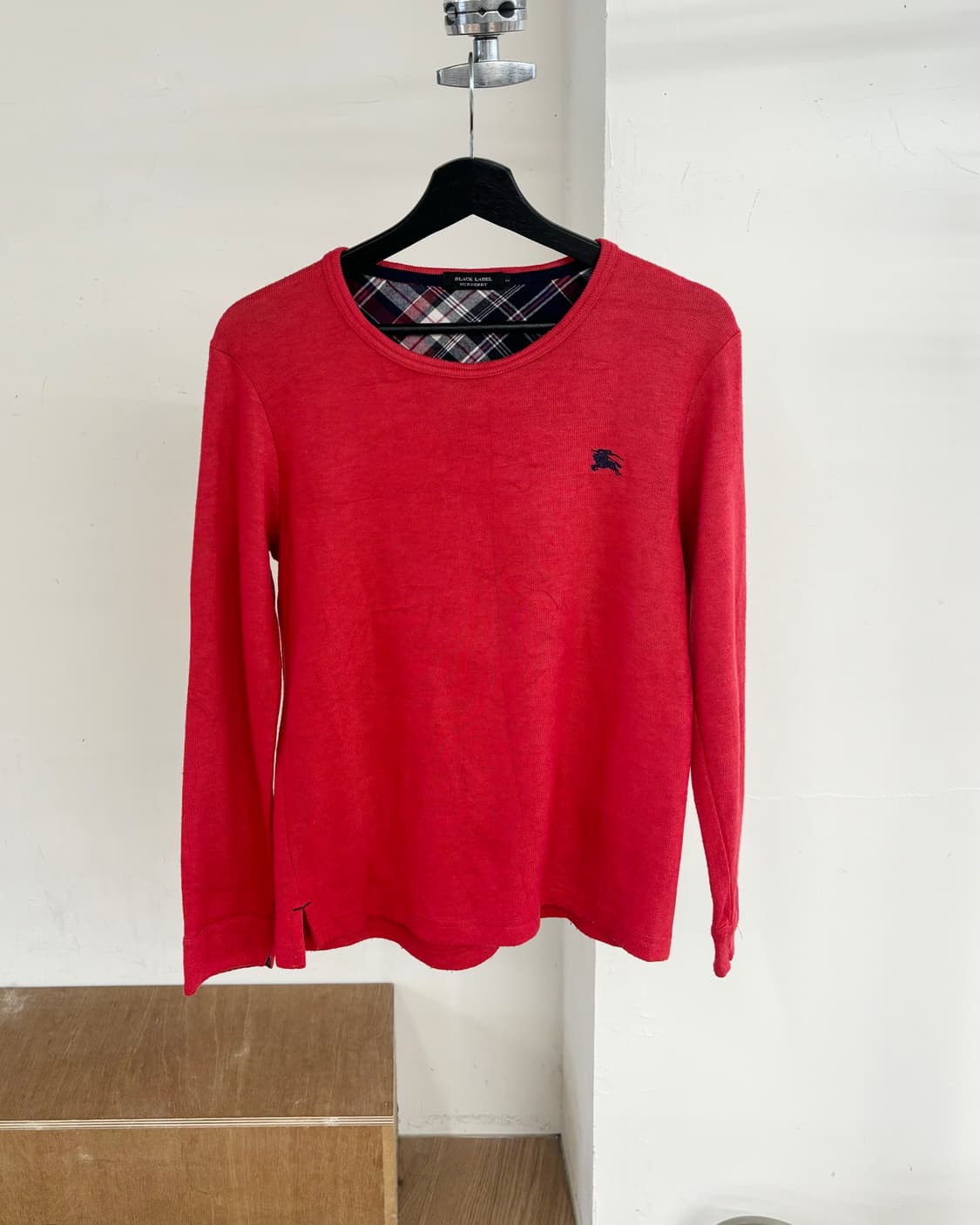 버버리 블랙라벨 레드 니트 티셔츠 상품이미지1