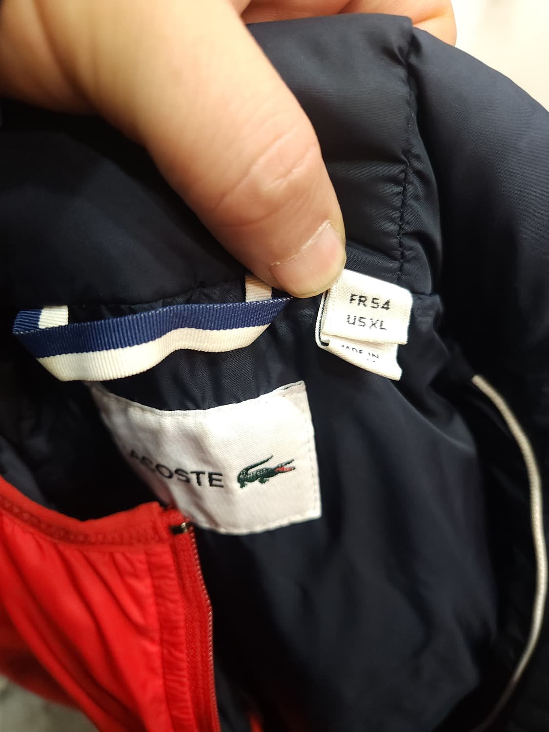 라코스테 레드 오리털 후드 경량 패딩 점퍼
​
 상품이미지5