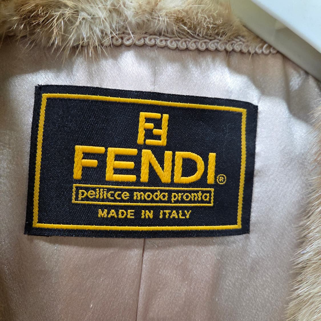 펜디 밍크 후드 롱 베스트 상품이미지3