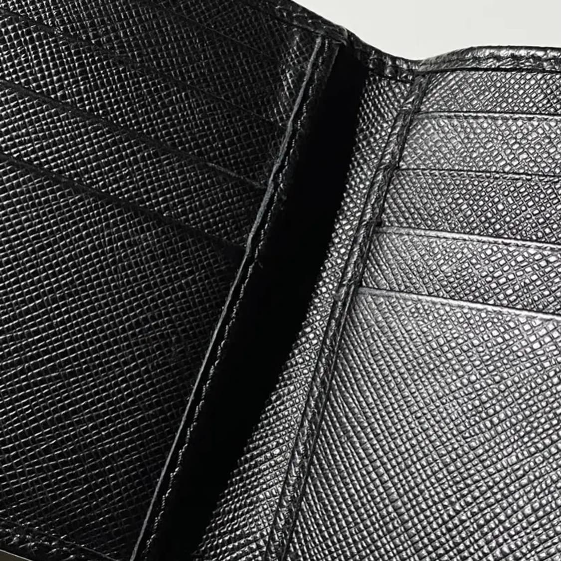 [정품] PRADA 프라다 트라이앵글 플레이트 사피아노 소가죽 반지갑실사 상품이미지4