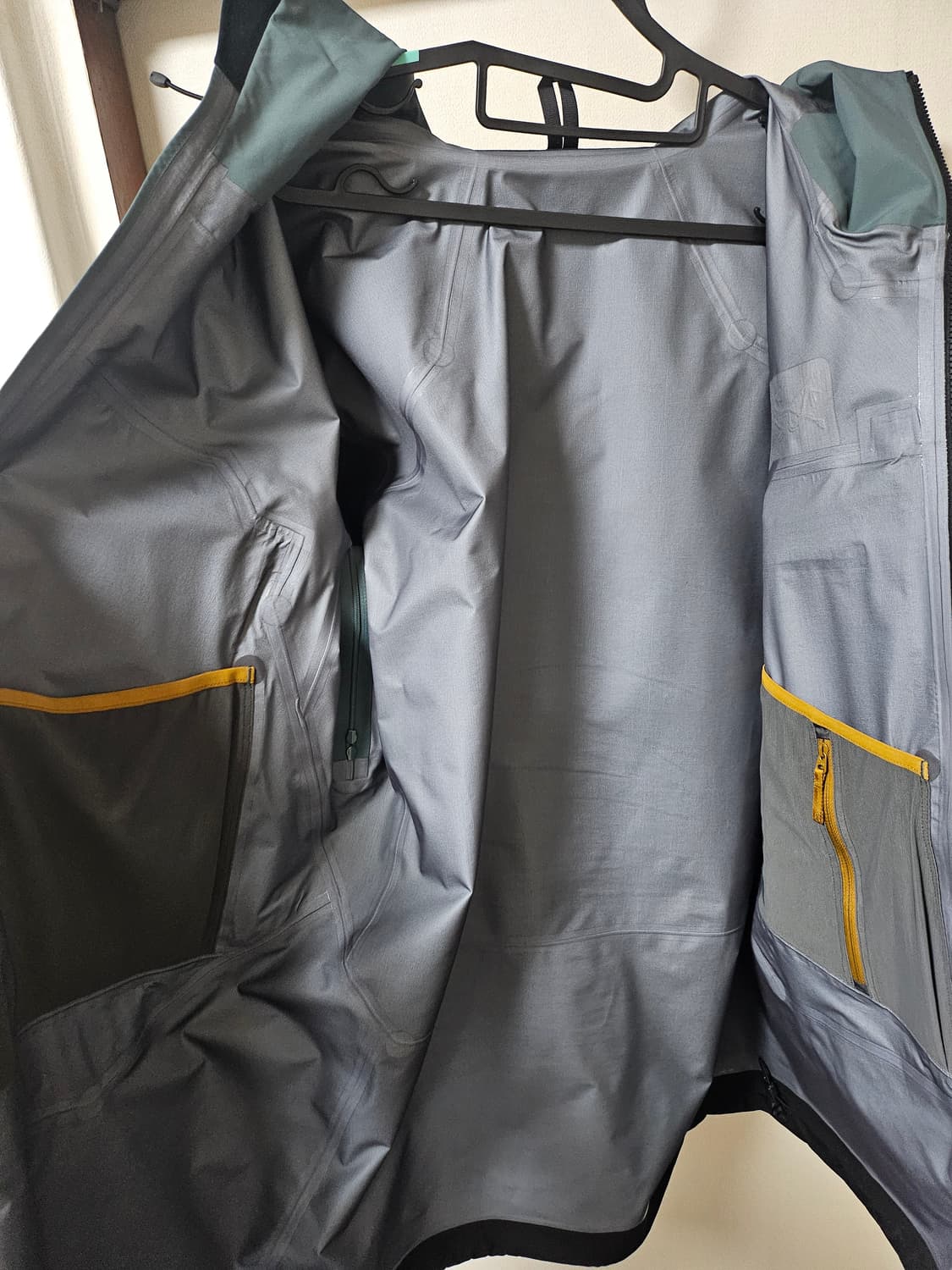 아크테릭스 고어텍스 Rush Jacket L 상품이미지7