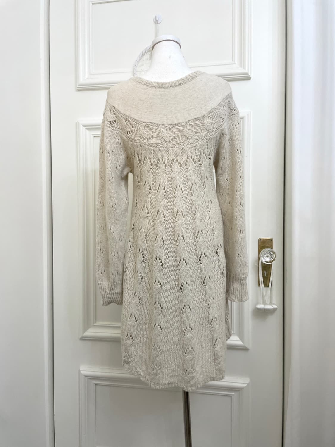 ivory embroidery point twist pocket swea 상품이미지3