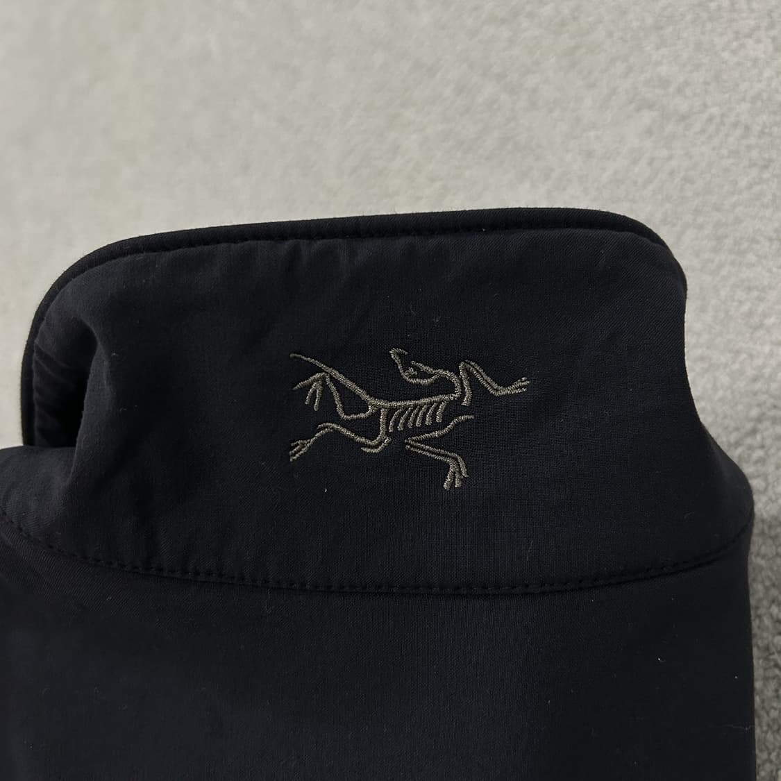 아크테릭스 윈드스토퍼 구형 정품 블랙 자켓 S 상품이미지7