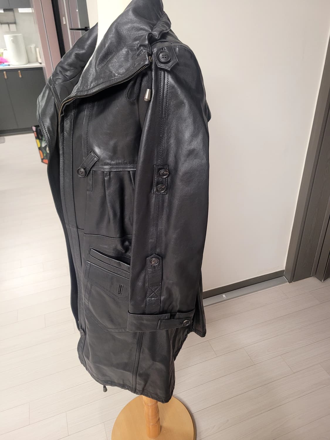 블랙 레더 롱 코트 / 트렌치 무드 롱 재킷
 상품이미지6