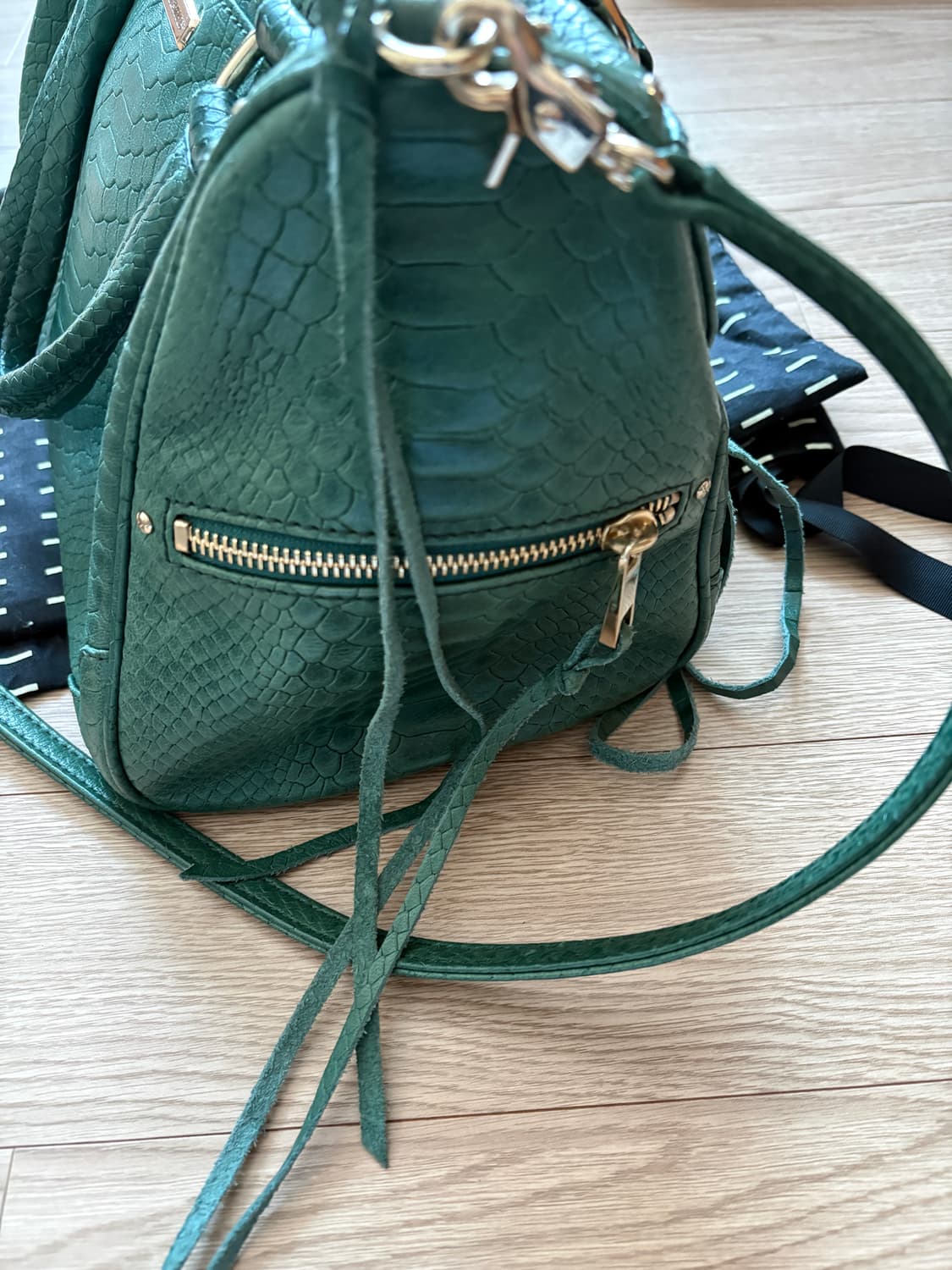 레베카밍코프 그린 뱀피 탑핸들 보스턴백 상품이미지3