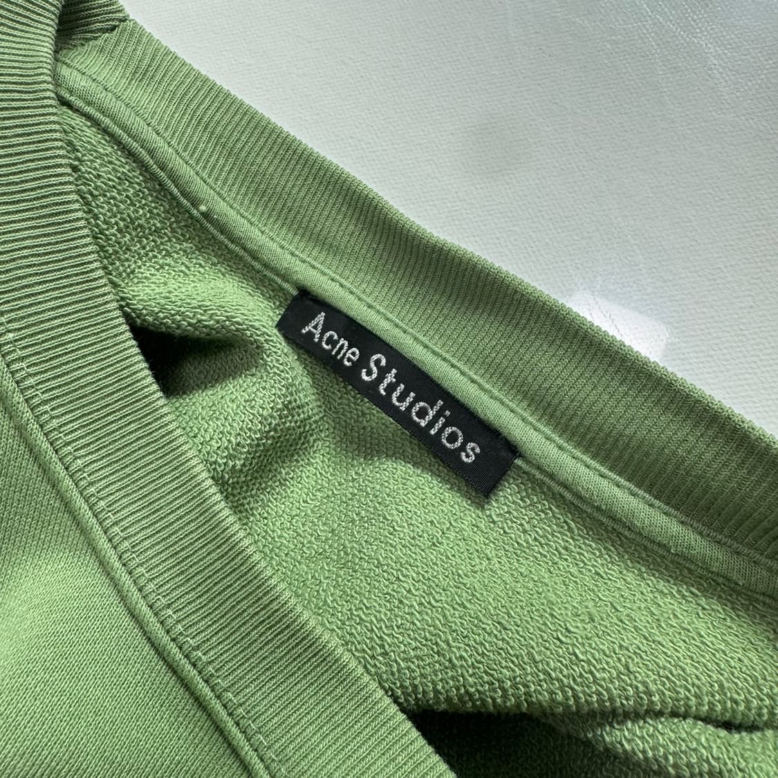 정품 아크네 스튜디오 포바 페이스 더스트 그린 맨투맨 상품이미지4