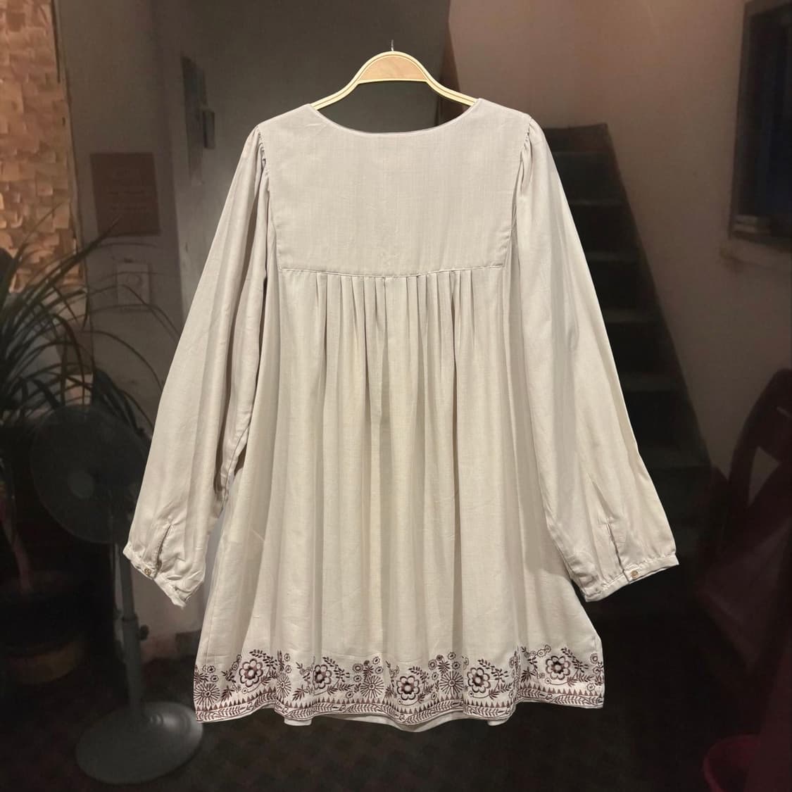 일본 빈티지 베이지 루즈핏 자수 모리걸 블라우스 상품이미지3