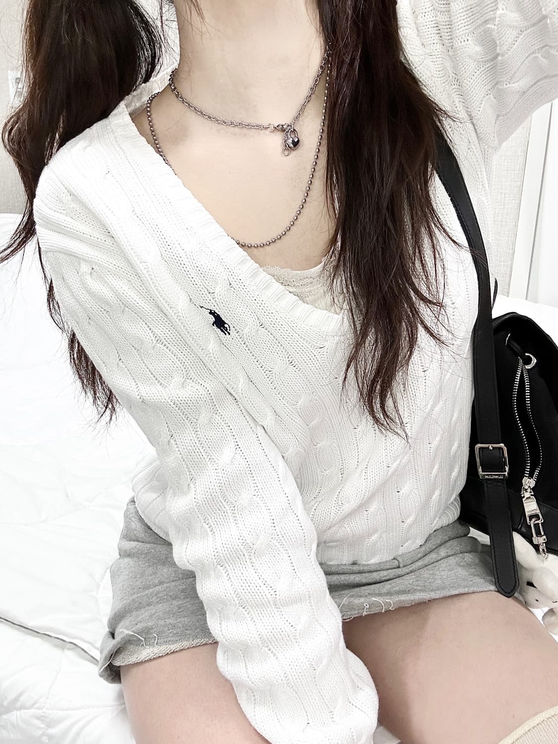 폴로 화이트 브이넥 케이블니트 상품이미지1