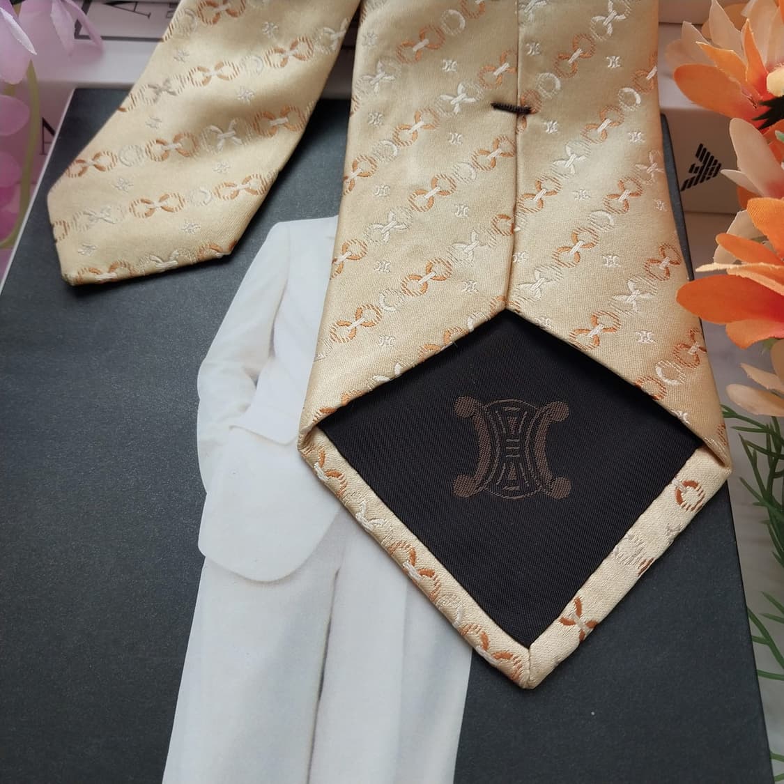 셀린느 실크 옐로우 트리오페 넥타이 9.4cm A+등급 K1420
 상품이미지8