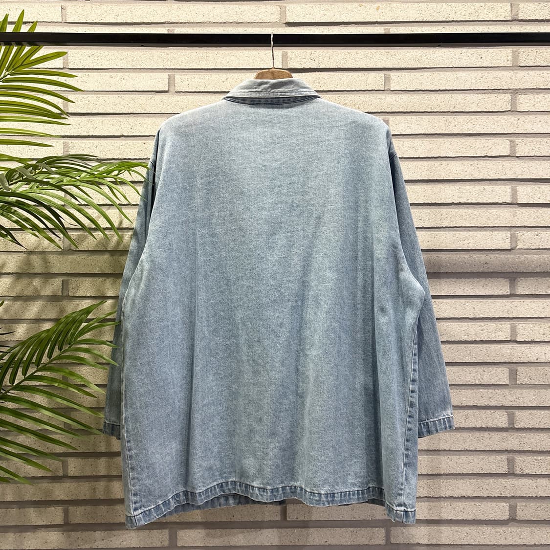 캐빈크릭 데이지 데님 워크자켓 4포켓 자수 디테일 연청 10% 할인 상품이미지3