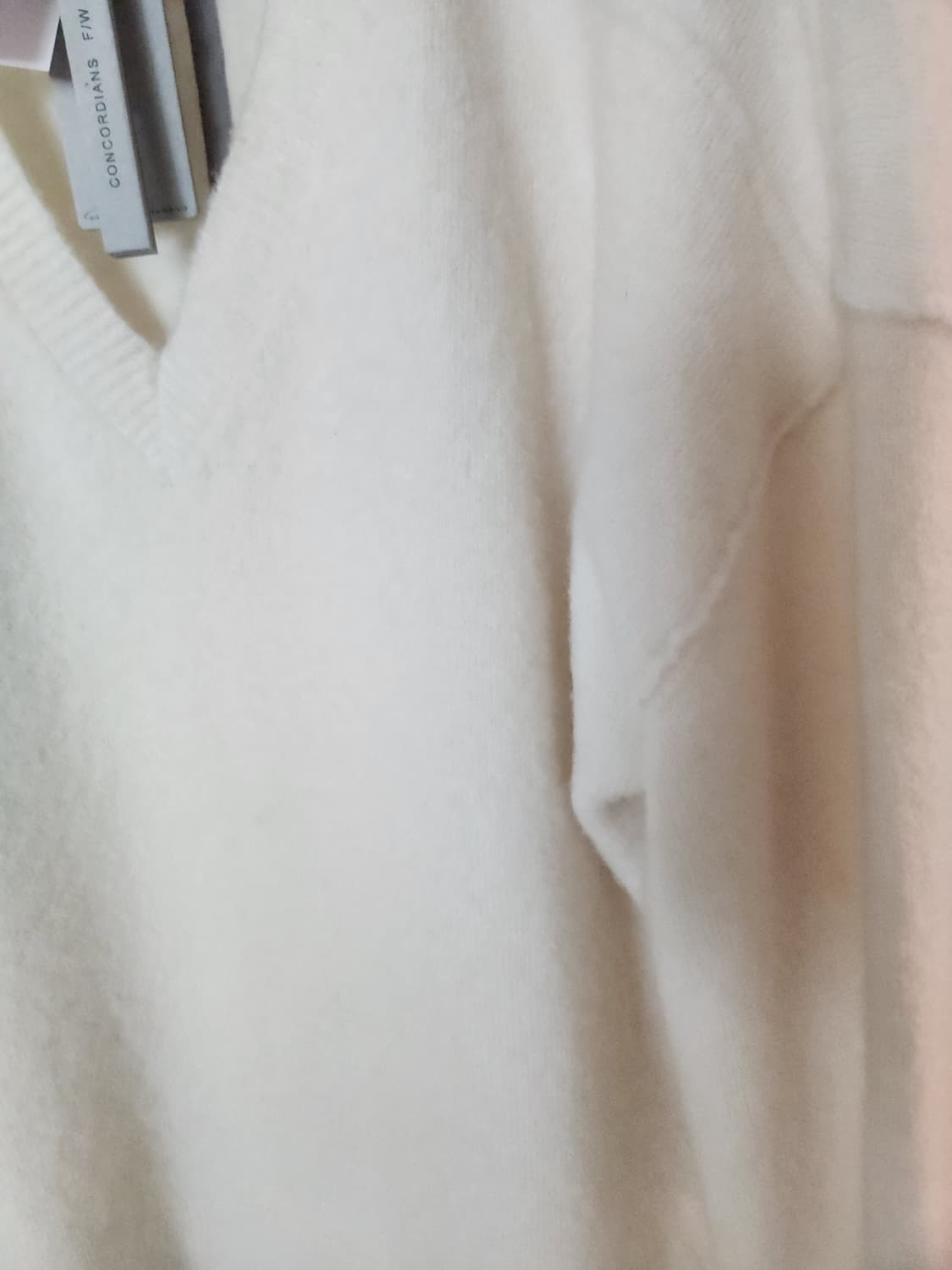 릭오웬스 FW25 토미 브이넥 알파카 스웨터 밀크 상품이미지3