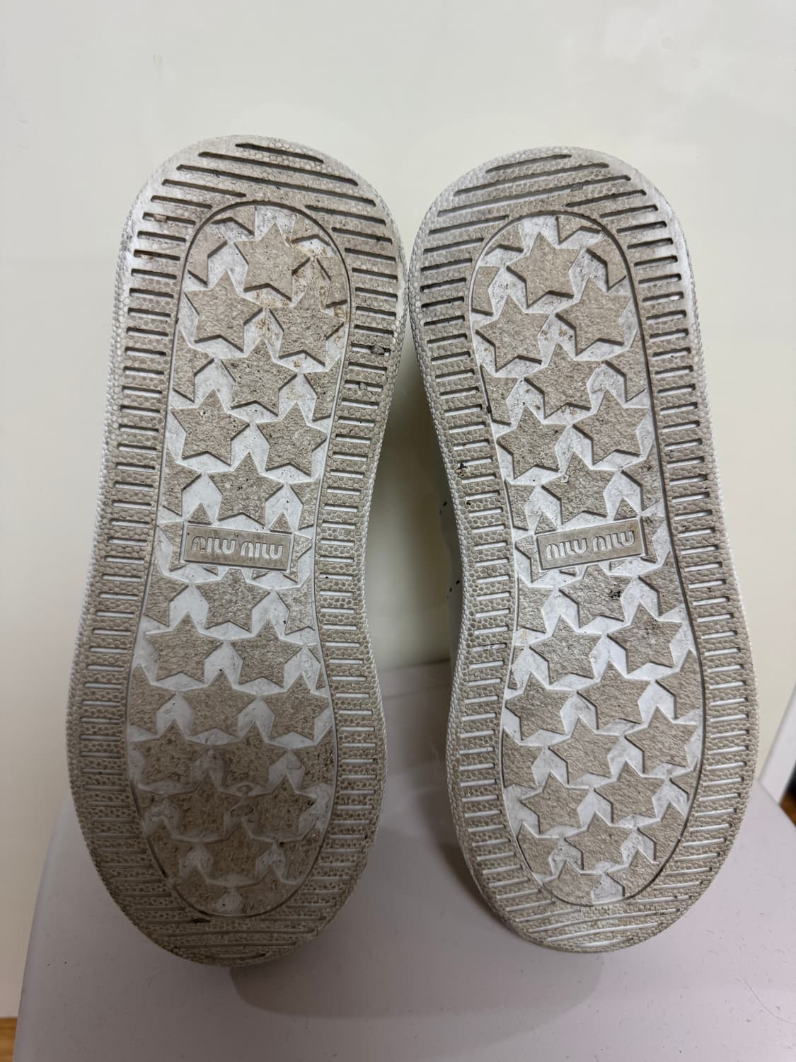 미우미우 레더 스니커즈 상품이미지3